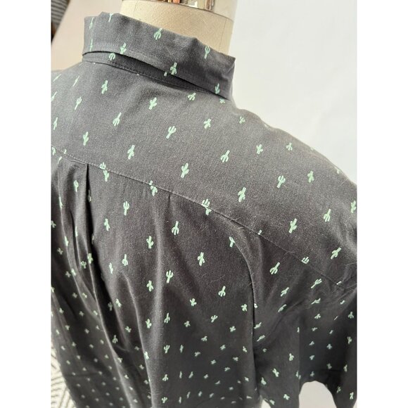 Mens Old Navy Gray Classic Fit Short-Sleeve Button-Up Shirt With Green Cactus Pr - Picture 11 of 16